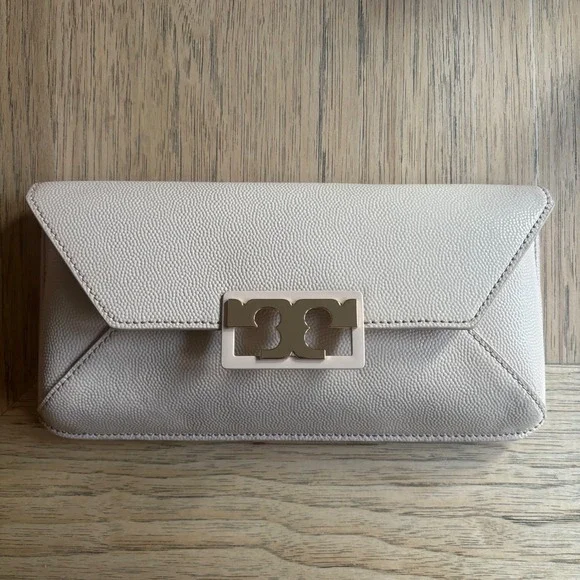 $398 NWOT TORY‎ BURCH Gigi Envelope Clutch Handbag Beige Pebbled Patent Leather - Picture 10 of 13